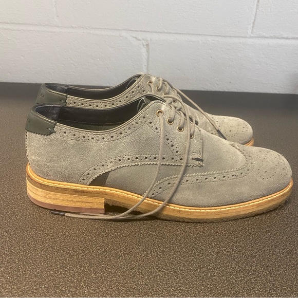 Ted Baker, worn a half dozen times.  Excellent condition as the images show. - Picture 2 of 8